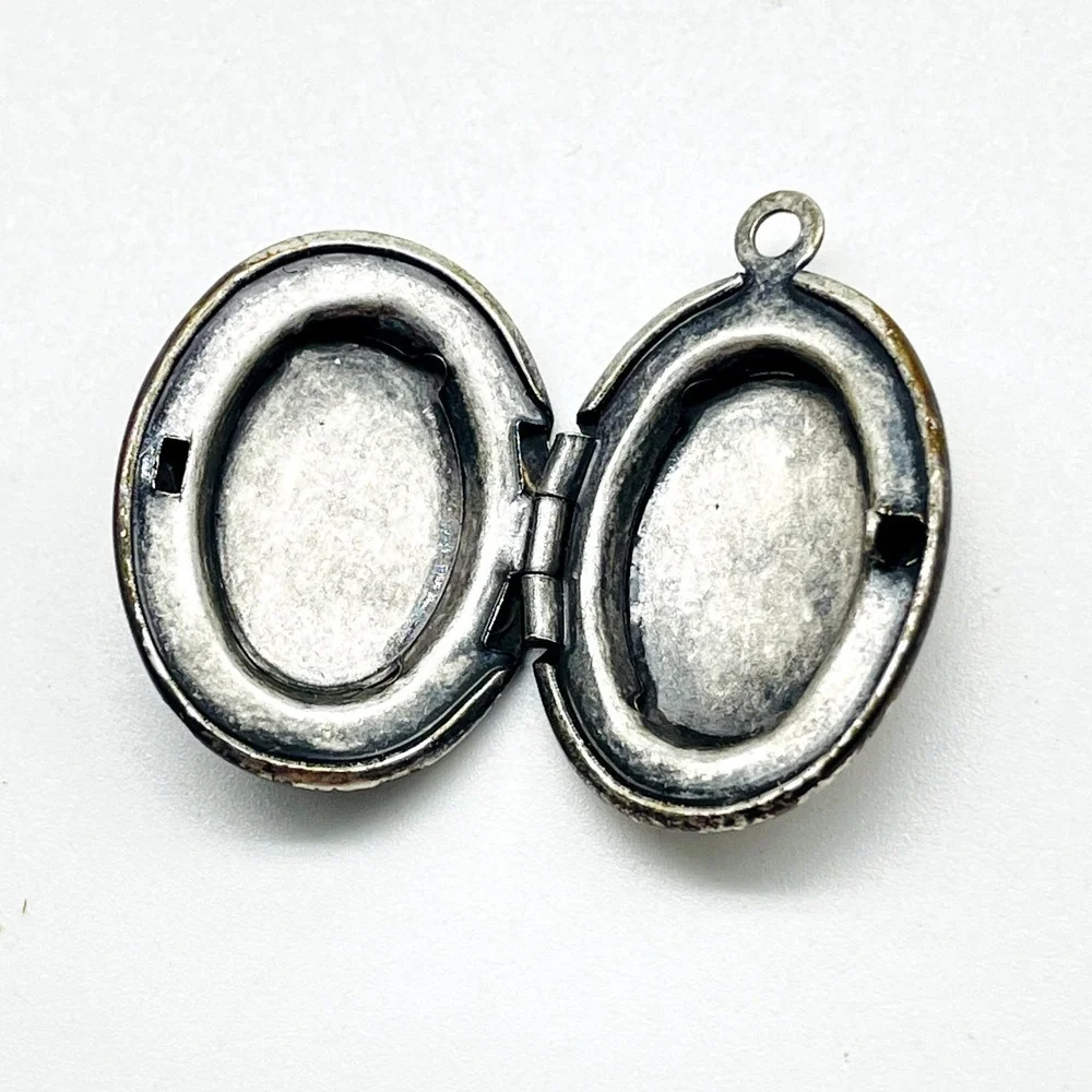 Vintage Sterling Silver Locket Pendant Oval Photo Engraved Floral Scroll Design
